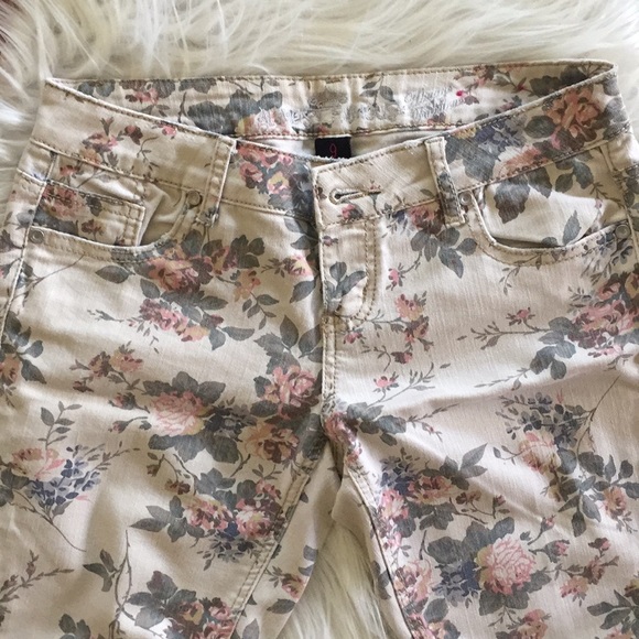 Flower patterned jeans - Picture 2 of 3